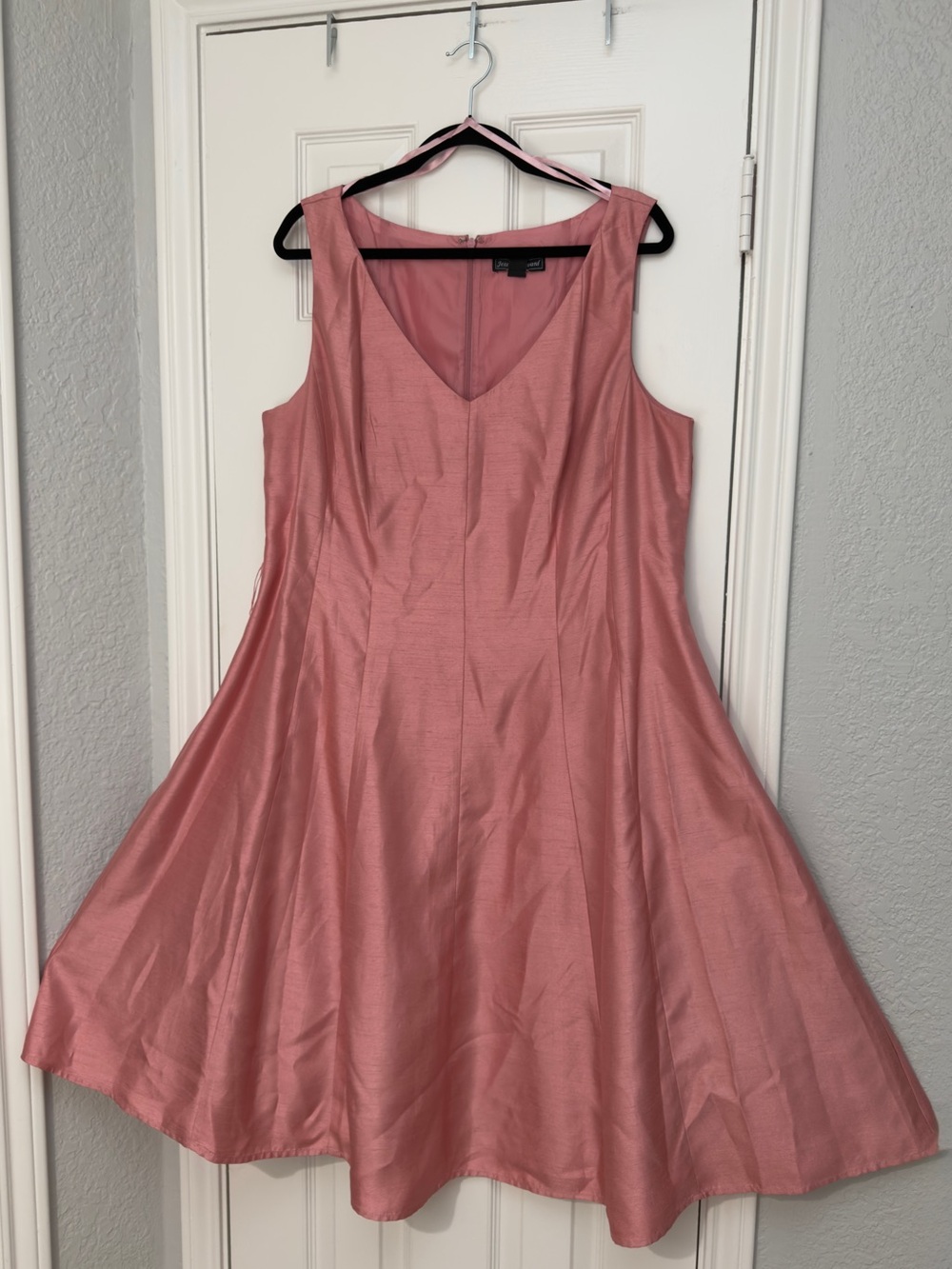 Jessica Howard Sleeveless V-Neck Swing Dress in Rose